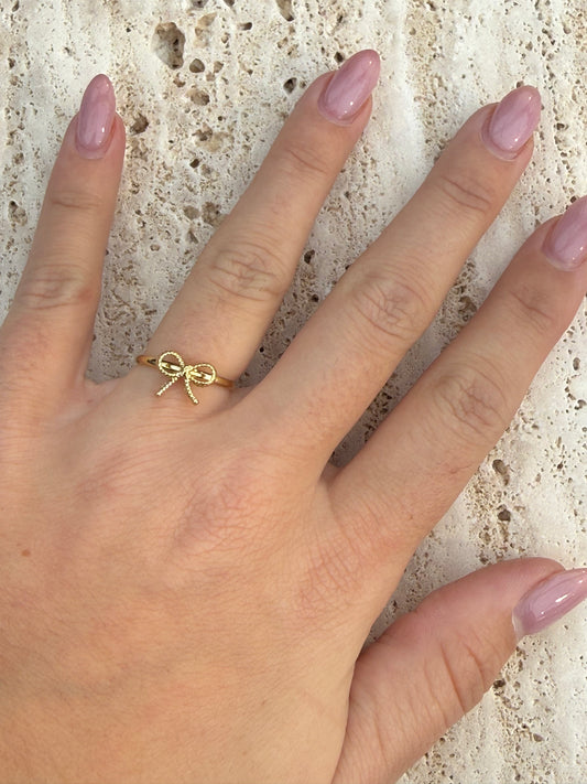 Strikjes ring met een twist