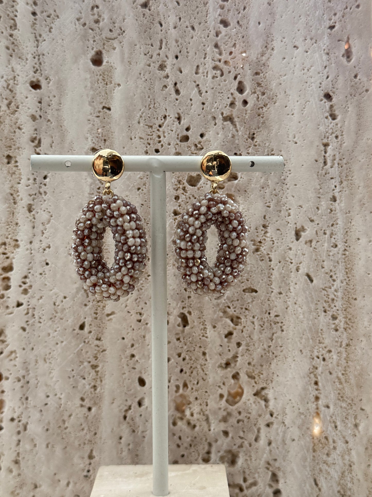 Statement beige oorbellen