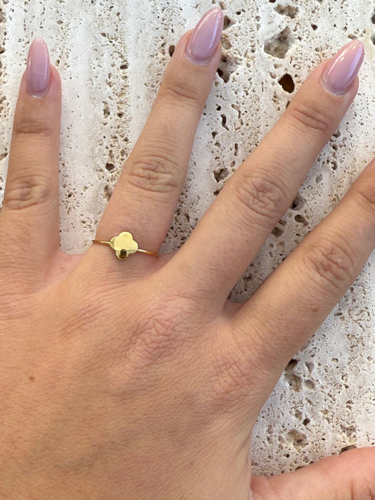 Dichte subtiele klaver ring