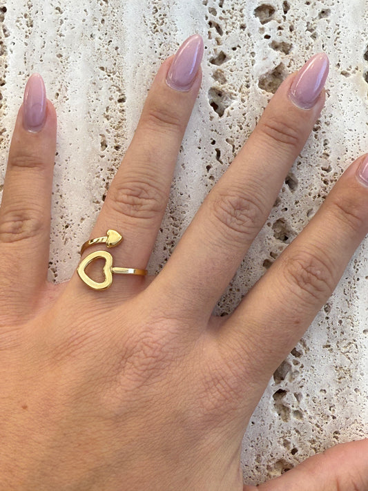 Ring met open en dicht hart