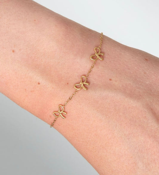 Charming bows armband