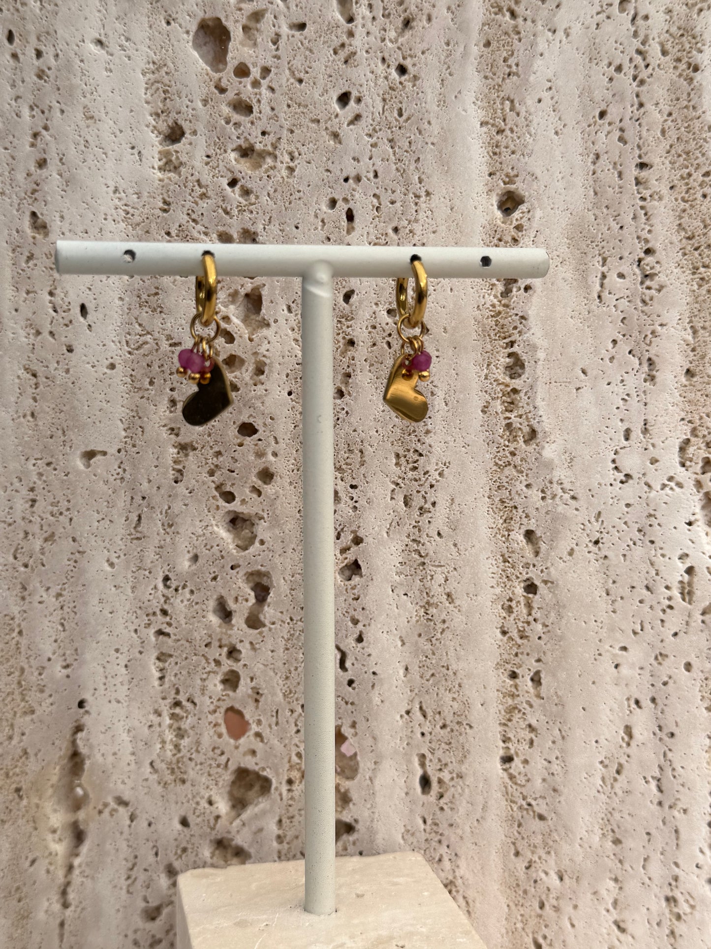 Mini pink hartjes oorbellen