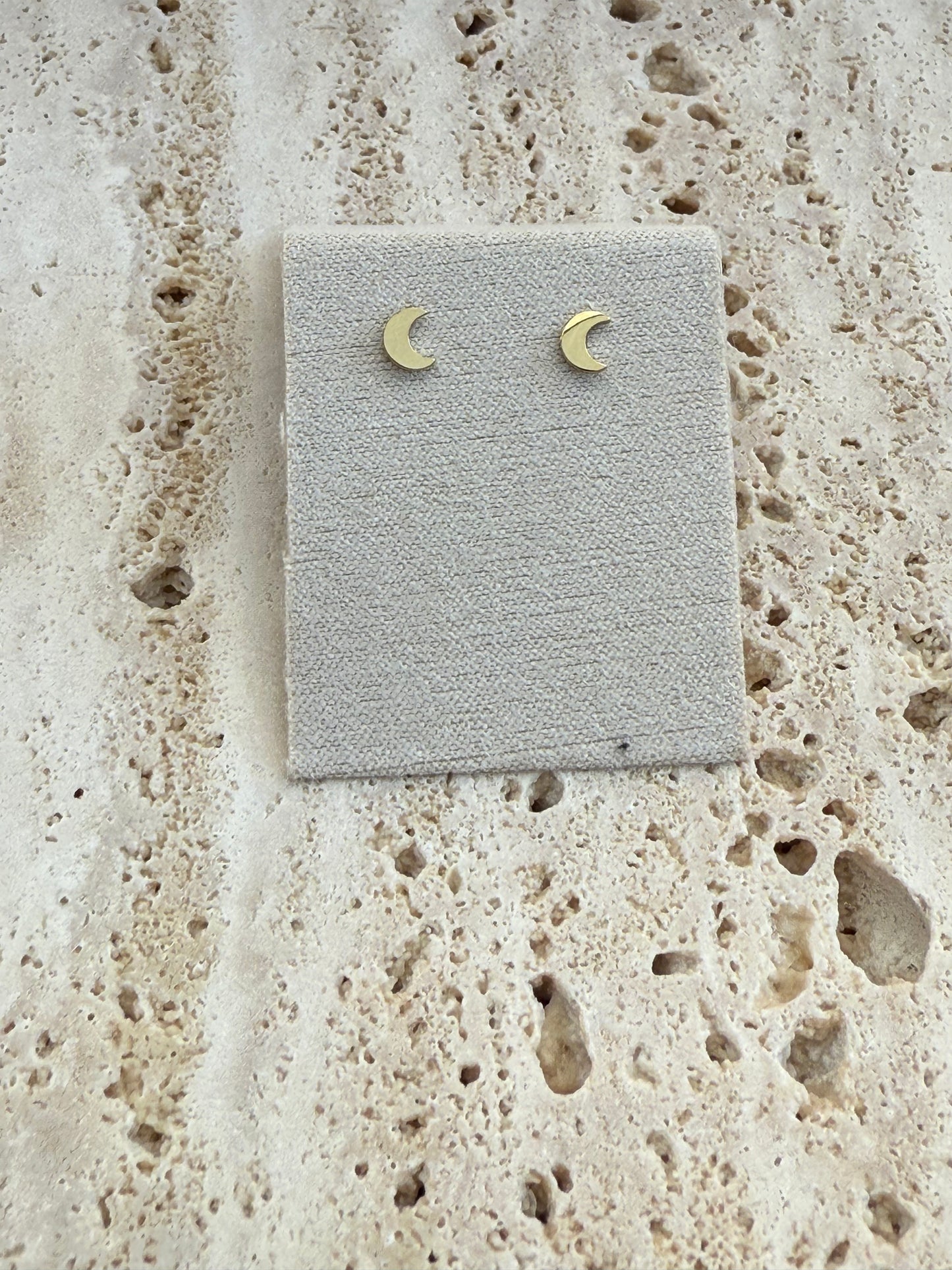 Moon stud