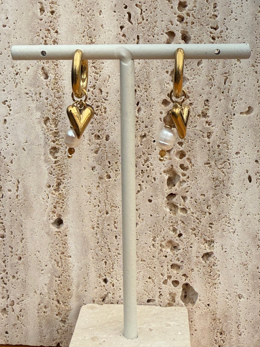 Hartjes oorbellen met een vleugje bruin