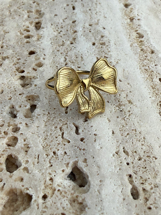 Big bow ring
